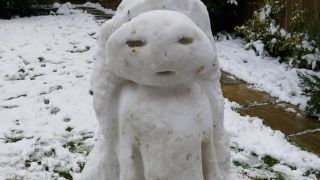 Illustration for article titled These geeky snowmen turn their yards into a weirder winter wonderland